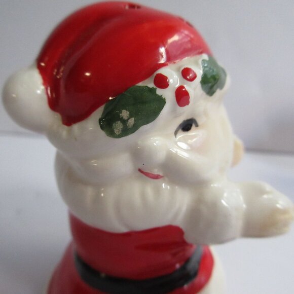 Lefton Santa & Mrs. Claus Hugging Japan Christmas Salt and Pepper Shakers Vtg - Picture 7 of 15